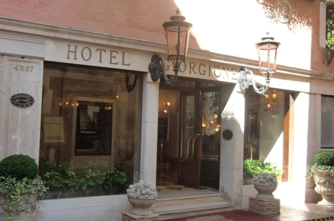 Eingang Hotel Giorgione