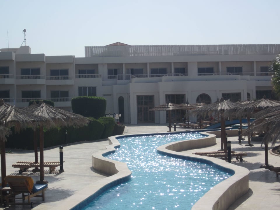 Restaurant und Lobby im Hintergrund Hurghada Long Beach Resort