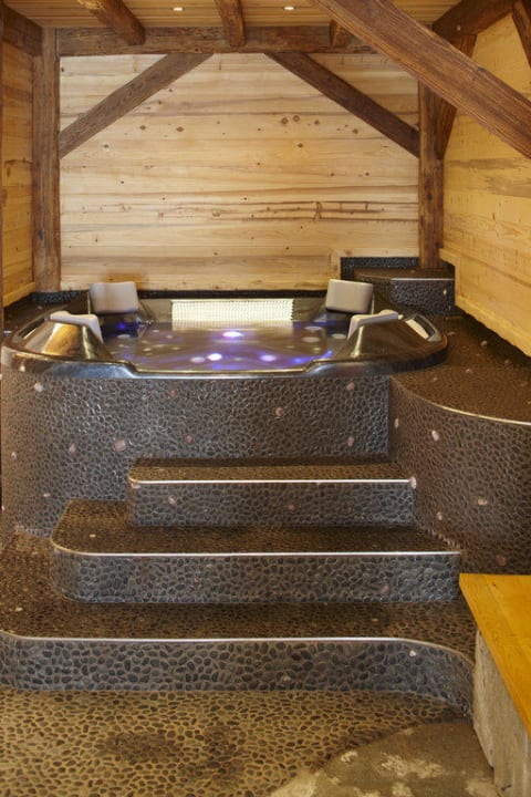 Le jacuzzi Hotel Le Chalet Mounier