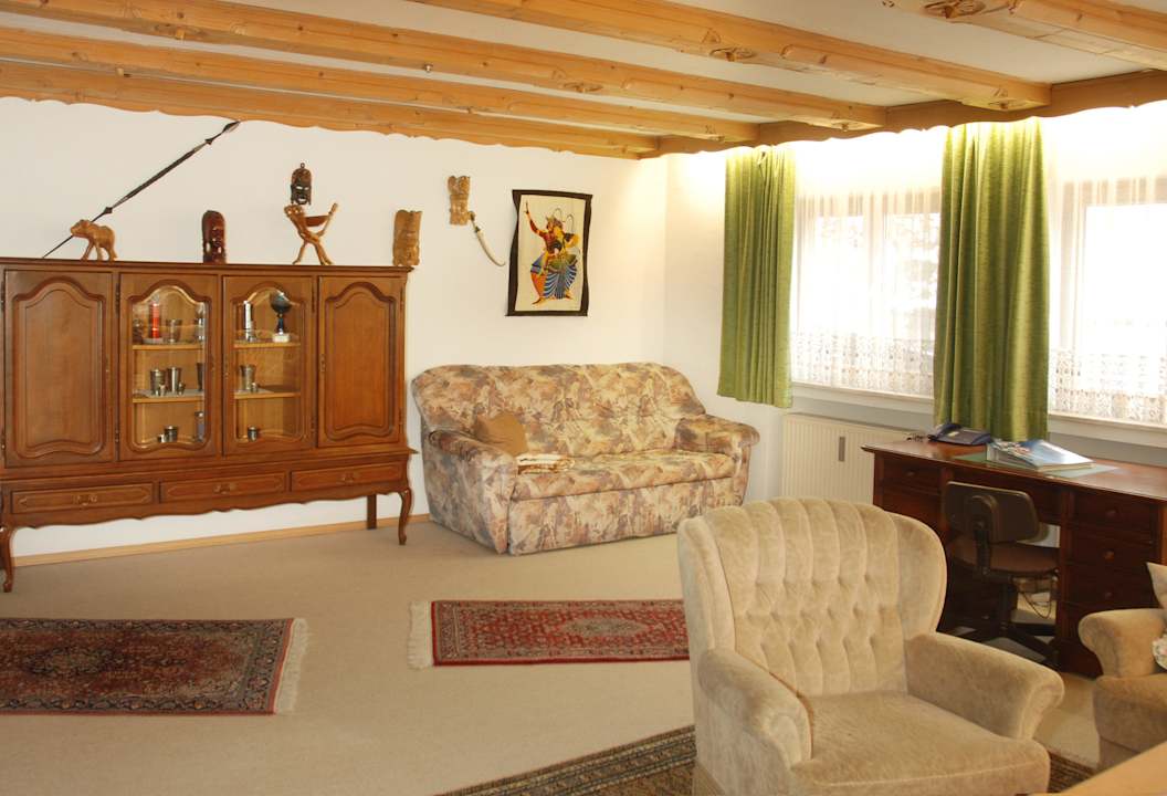 Hochparterre - Wohnzimmer teilbereich Ferienwohnungen Zentral