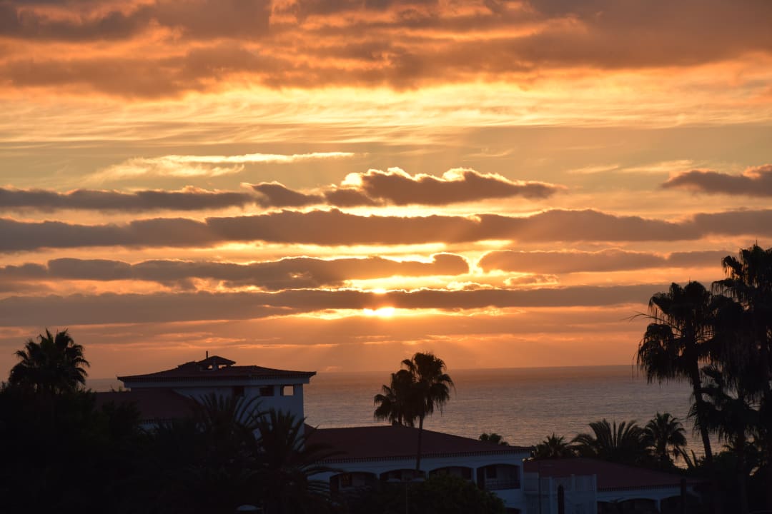Sonnenaufgang vom Balkon aus beobachtet. Bull Escorial & Spa