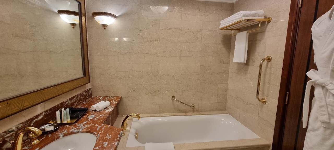 Zimmer Sheraton Grand Doha Resort & Convention Hotel
