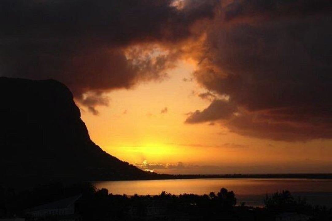 Sonnenuntergang vom Balkon aus gesehen Villa Seewoo