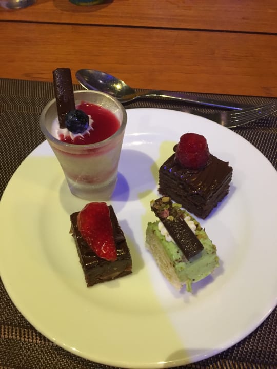 Restaurant Centara Ras Fushi Resort & Spa Maldives