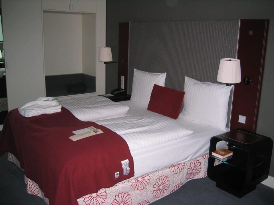 King-Size-Bett Radisson Blu Hotel Frankfurt