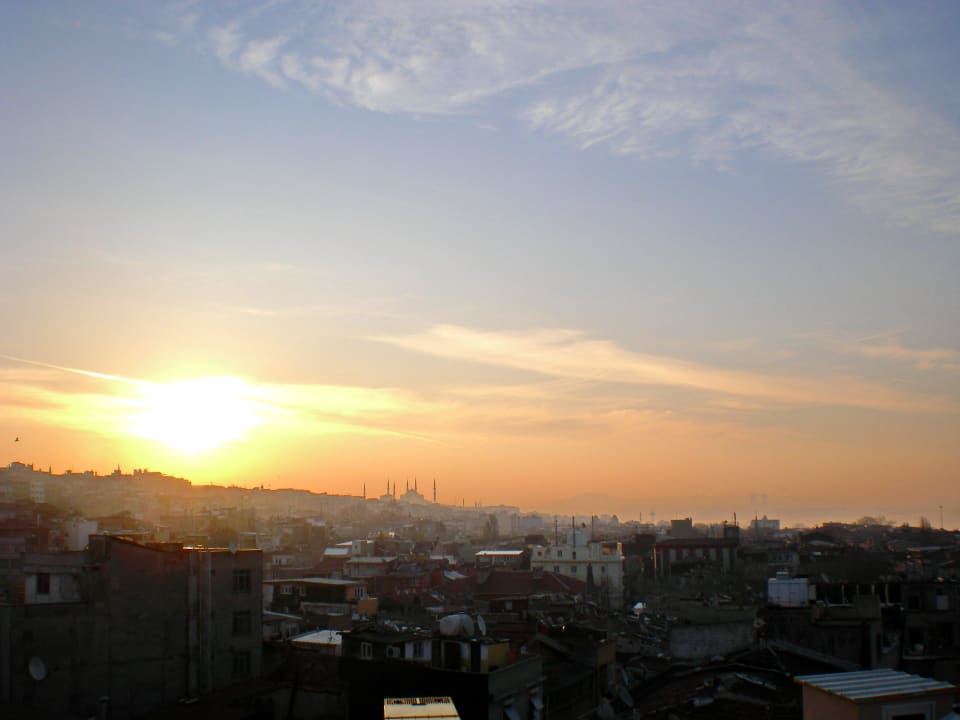 Sunrise Hotel Grand Emin