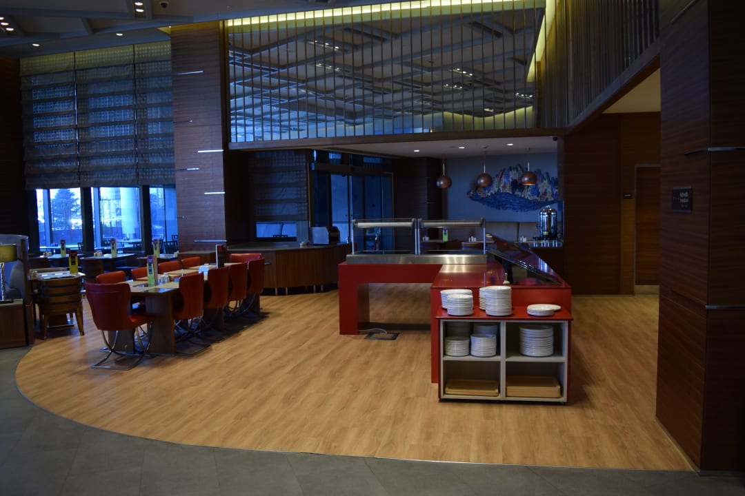 Buffet des Frühstücks-Restaurants... Hampton By Hilton Bursa