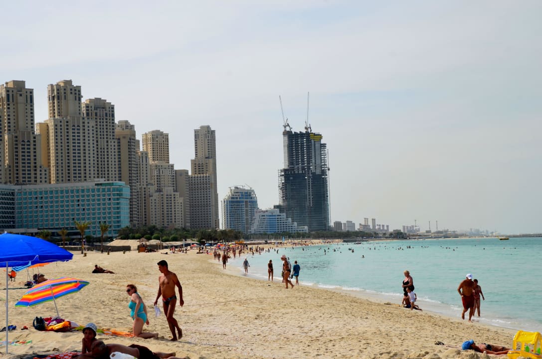 Strand befindet sich in unmittelbarer nähe  Amwaj Rotana Jumeirah Beach Residence