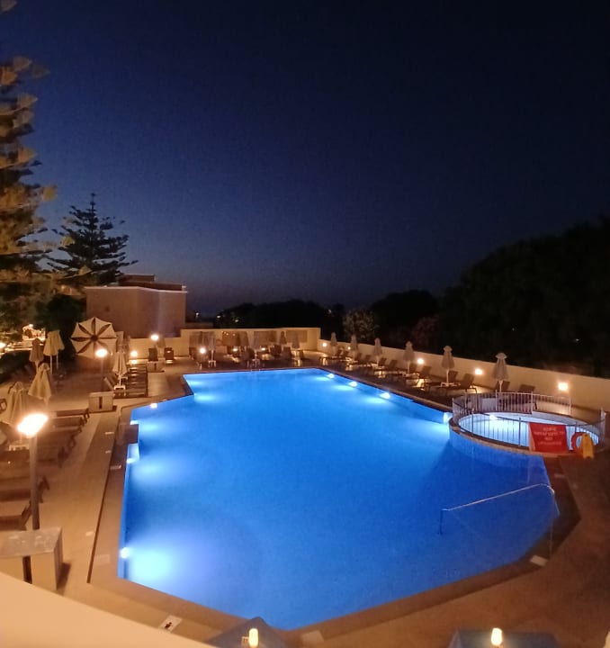 Pool Vantaris Luxury Beach Resort