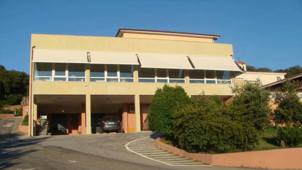 Außenansicht Restaurant Hotel Pausania Inn
