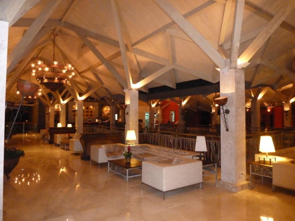 Lobby bei Nacht Iberostar Selection Praia do Forte