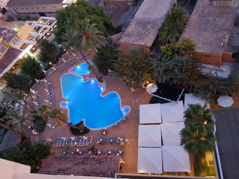 Pool Valentin Reina Paguera