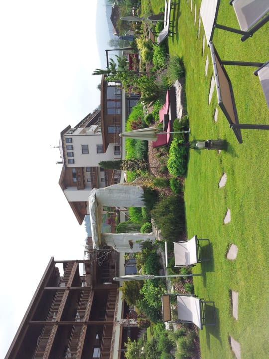 Haupthaus und Chalet Hotel Chalet Mirabell