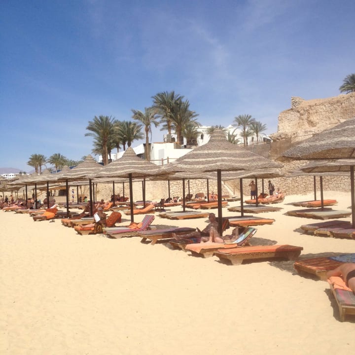 Sonnenbad am Strand Sharm Plaza