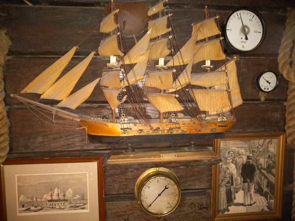 Gastro Hostel Den Röda Båten