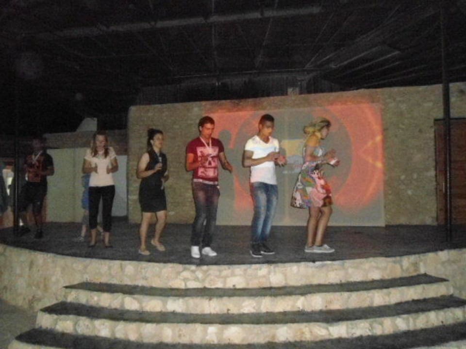 Der Clubtanz von den Animateuren Monarque Club Rivage