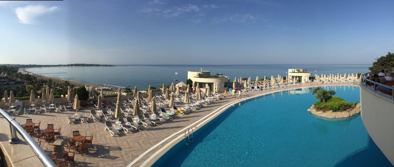 Dachpool Melas Resort Hotel