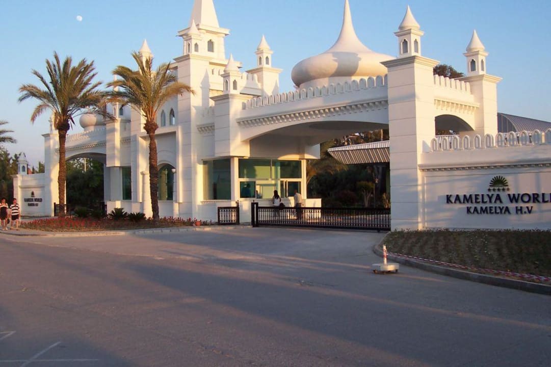 Der neue Eingang Kamelya Aishen Club