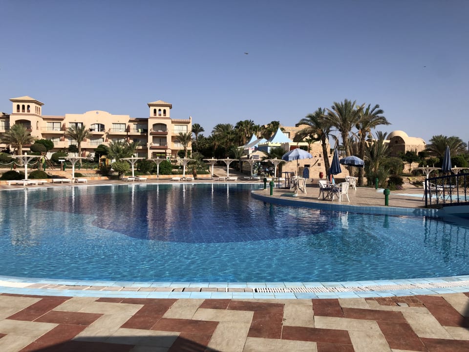 Pool Pensée Royal Garden Beach Resort