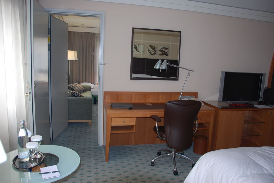 Zimmer executive mit Durchgangstüre Hilton Dresden