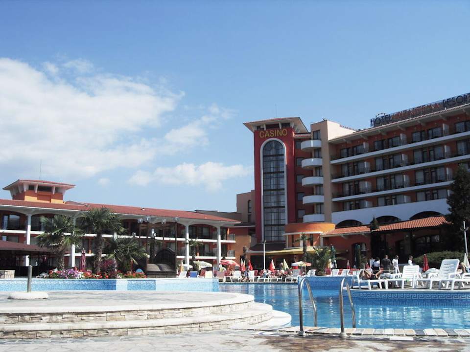 Poolanlage Hotel Hrizantema