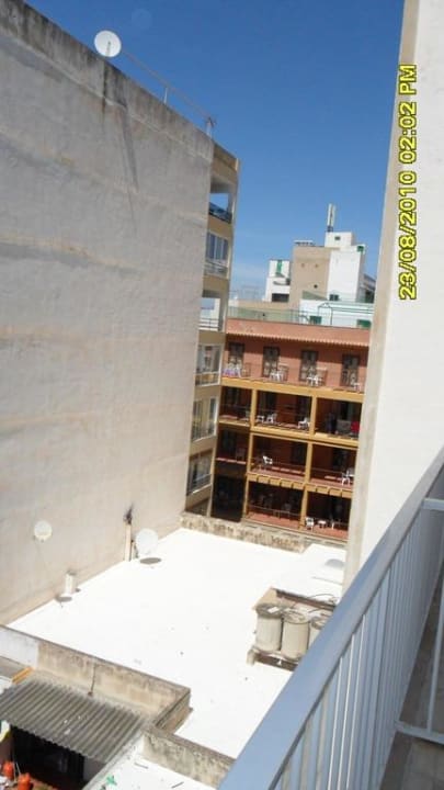 Ausblick vom Balkon nach Rechts Hotel Gracia