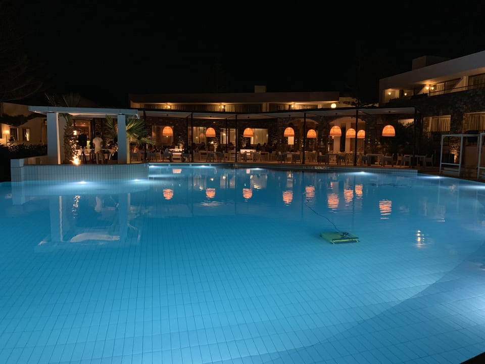 Pool The Island Hotel