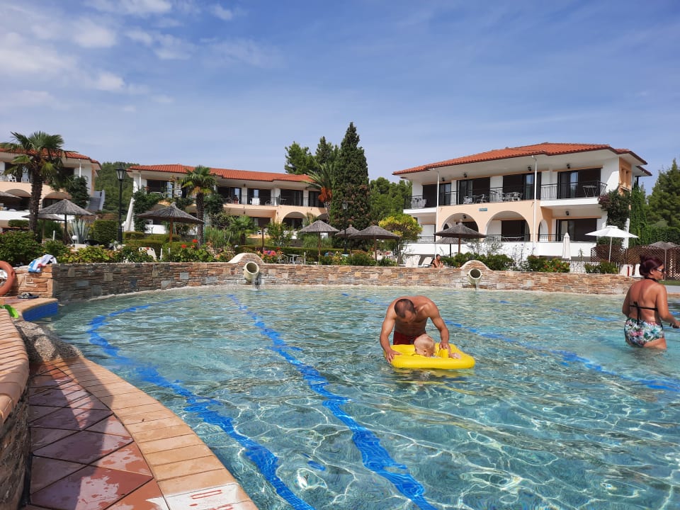 Strand Hotel Chrousso Village