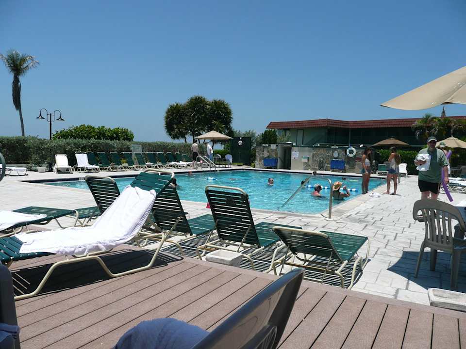 Mittag am Pool Hotel West Wind Inn