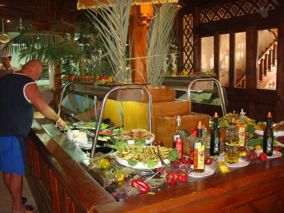 Salate in der Strandrestaurant Siva Grand Beach