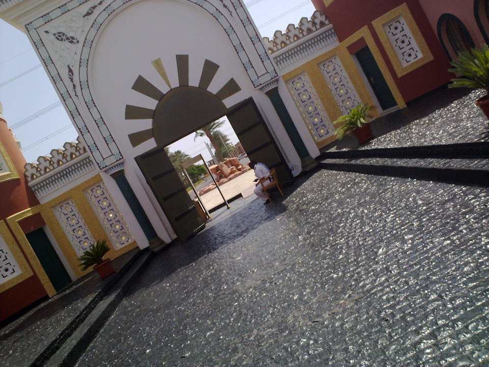 Eingang zum Hotel Pickalbatros Alf Leila Wa Leila Resort - Neverland Hurghada