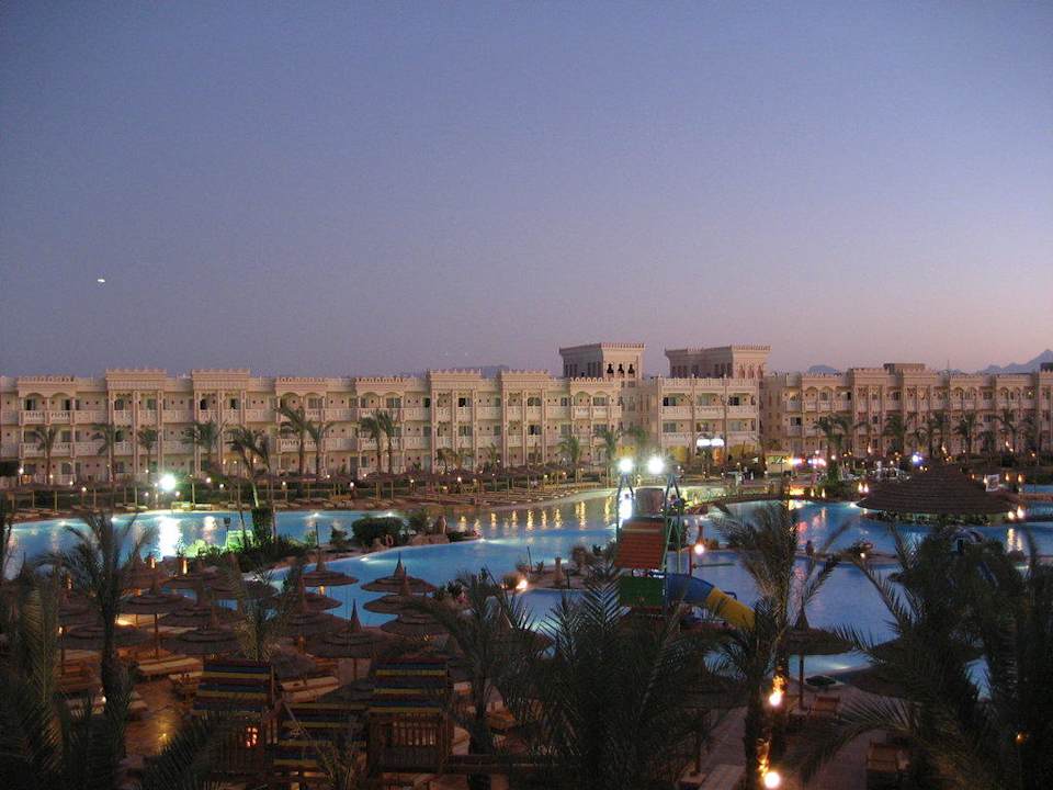 Zimmer-Ausblick bei Dämmerung Pickalbatros Palace Resort