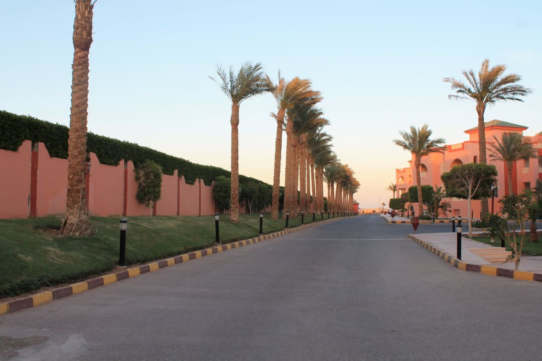 Аллея Pickalbatros Aqua Park Resort - Hurghada