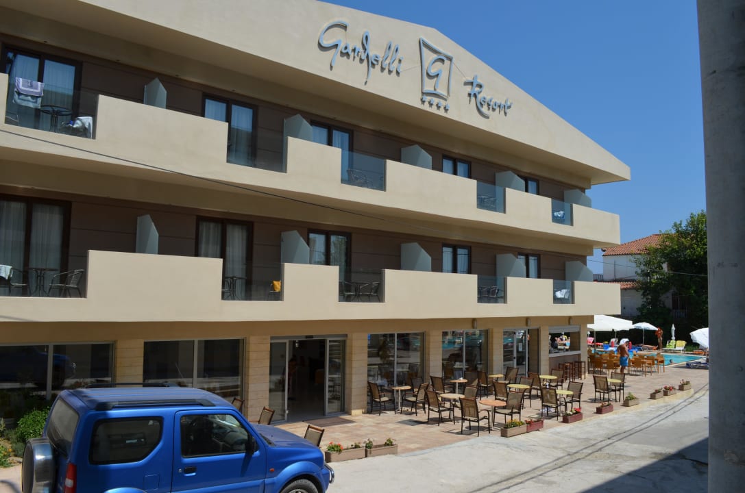 Widok z recepcji Gardelli Resort Art Hotel