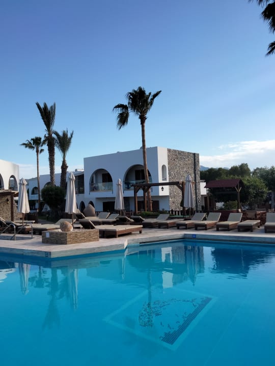 Pool Gaia Garden Hotel