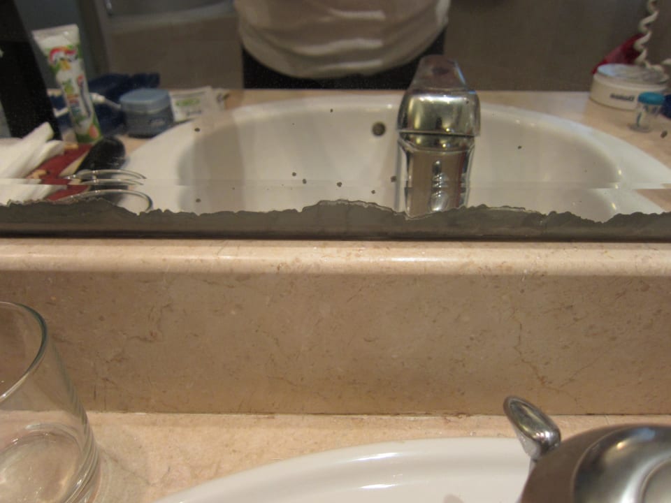 Abgeplatzter Spiegel im Badezimmer Grand Palladium Select Bávaro Resort & Spa