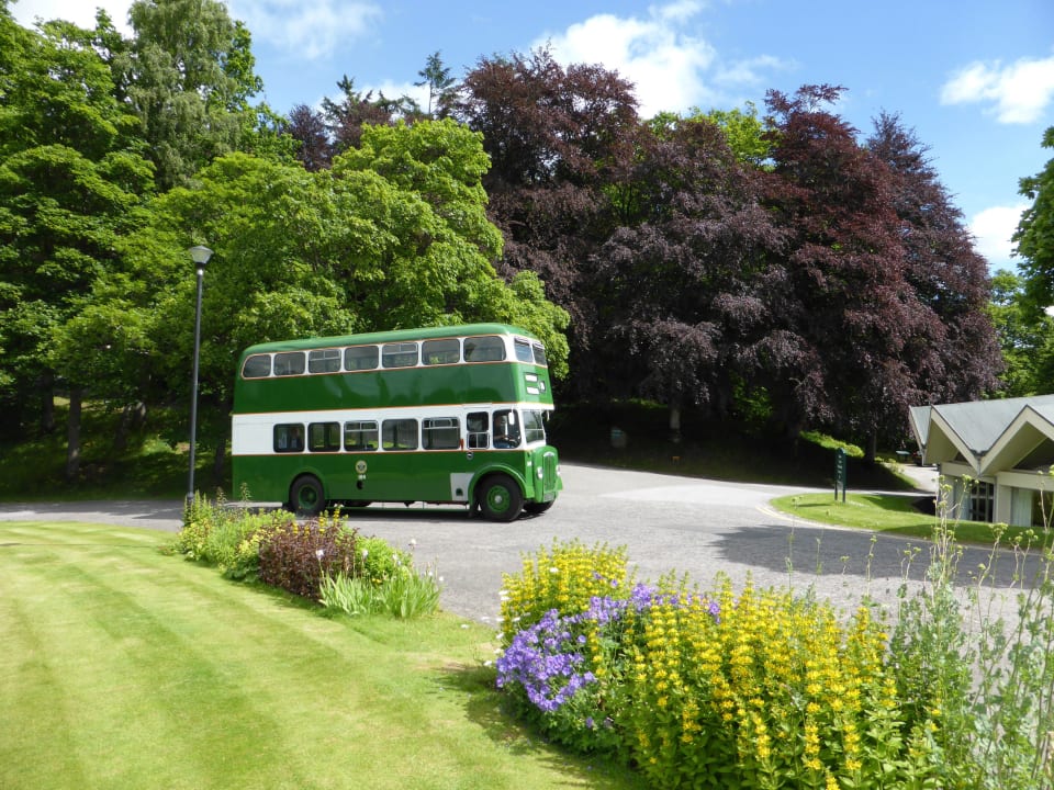 Doppeldeckerbus für. Hochzeitsgäste (Feier im Hotel) Hotel Atholl Palace