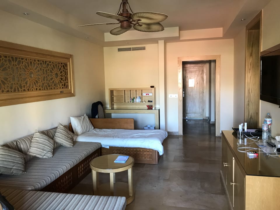 Wohnzimmer von der Family-Suite Grand Waterworld Makadi & Family Star Makadi