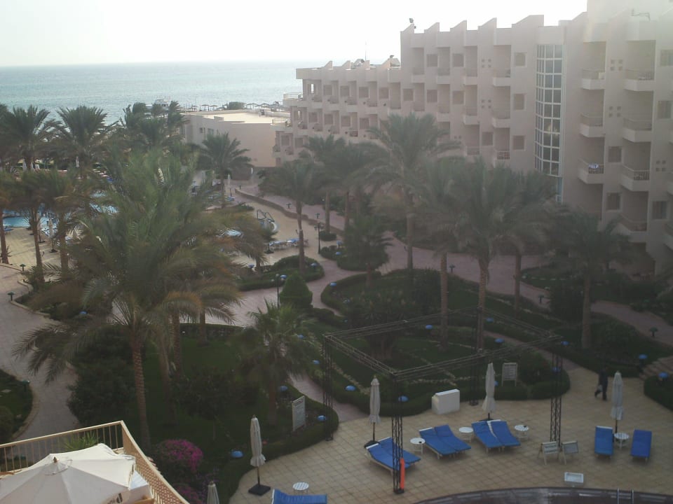 Z balkonu pokoje Sea Star Beau Rivage