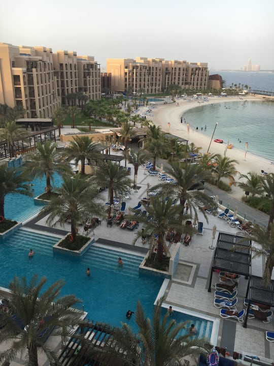 Blick vom Hauptgebäude - links der neue Anbau DoubleTree by Hilton Resort & Spa Marjan Island