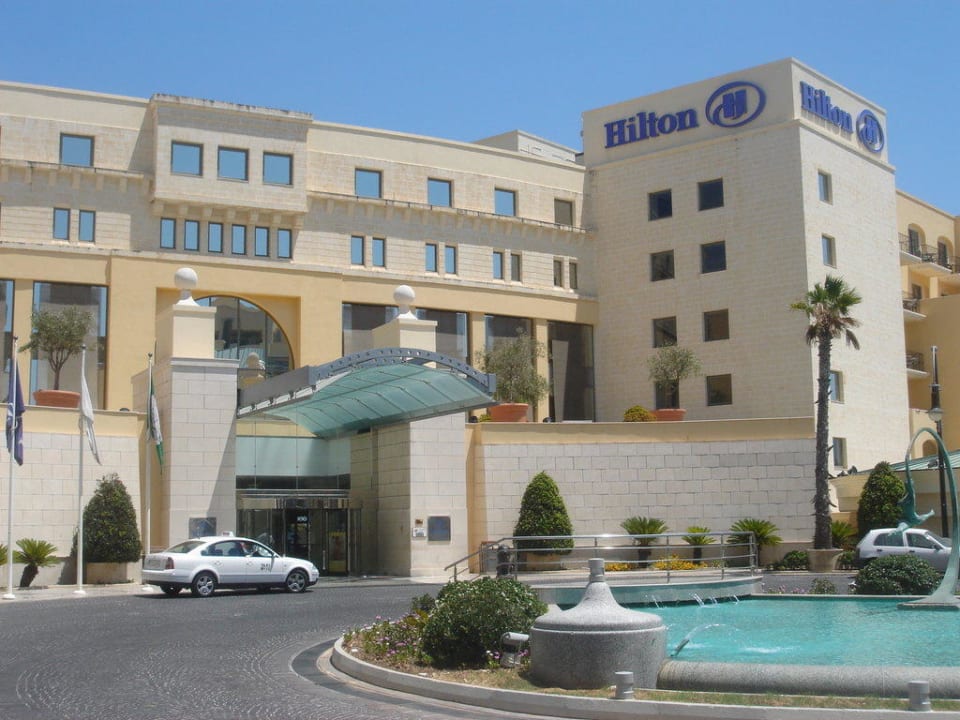 Außenansicht Eingangsbereich Hilton Malta