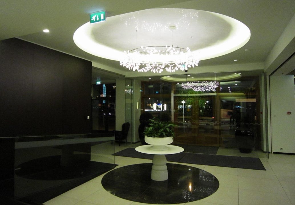 Entrance Palace Hotel Tallinn, a member of Radisson Individuals