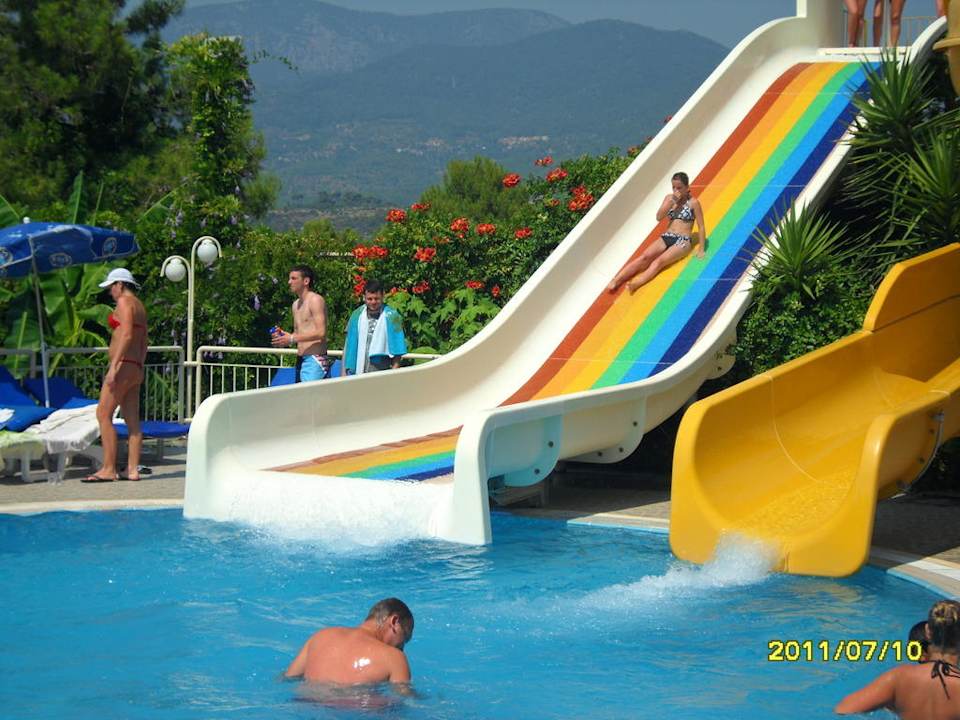 Горка в бассейне Hotel Akropol