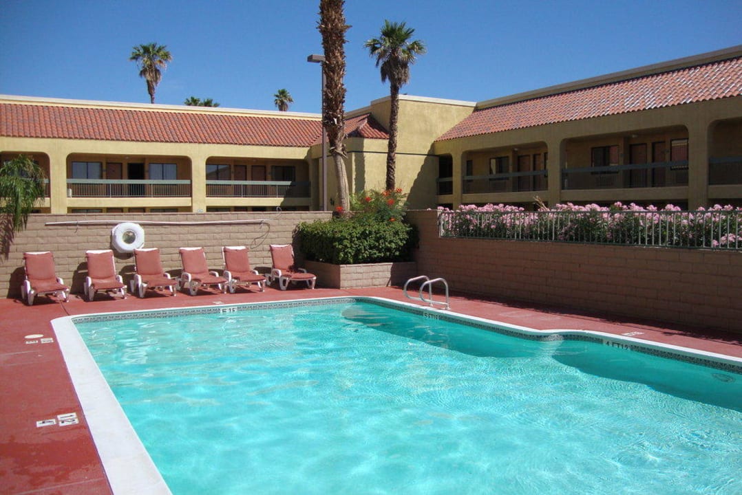 Pool Hotel Clarion Inn Indio