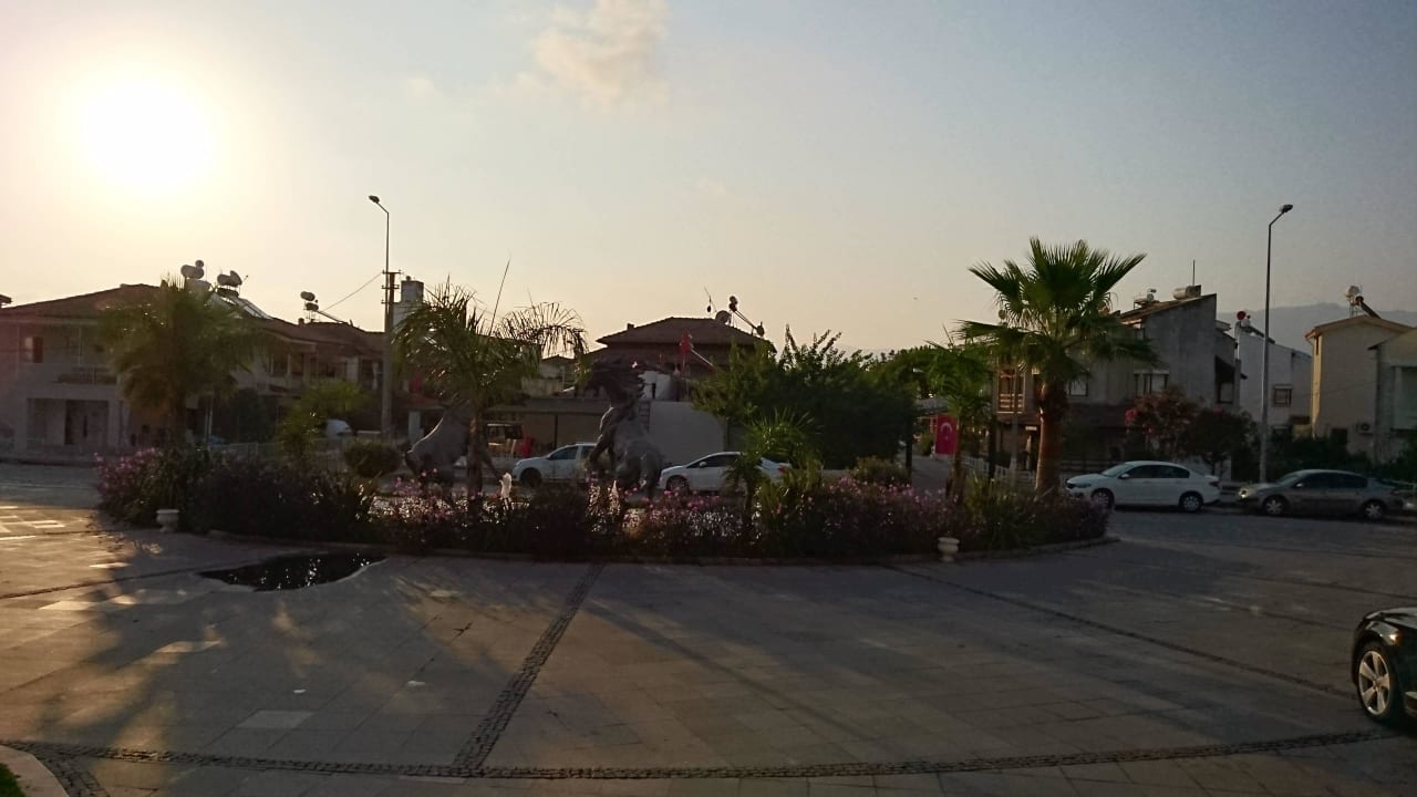 Die Pferde vorm Haupteingang Palm Wings Kusadasi Beach Resort & Spa