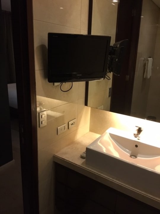 Zimmer Oakwood Premier Joy-Nostalg Center Manila