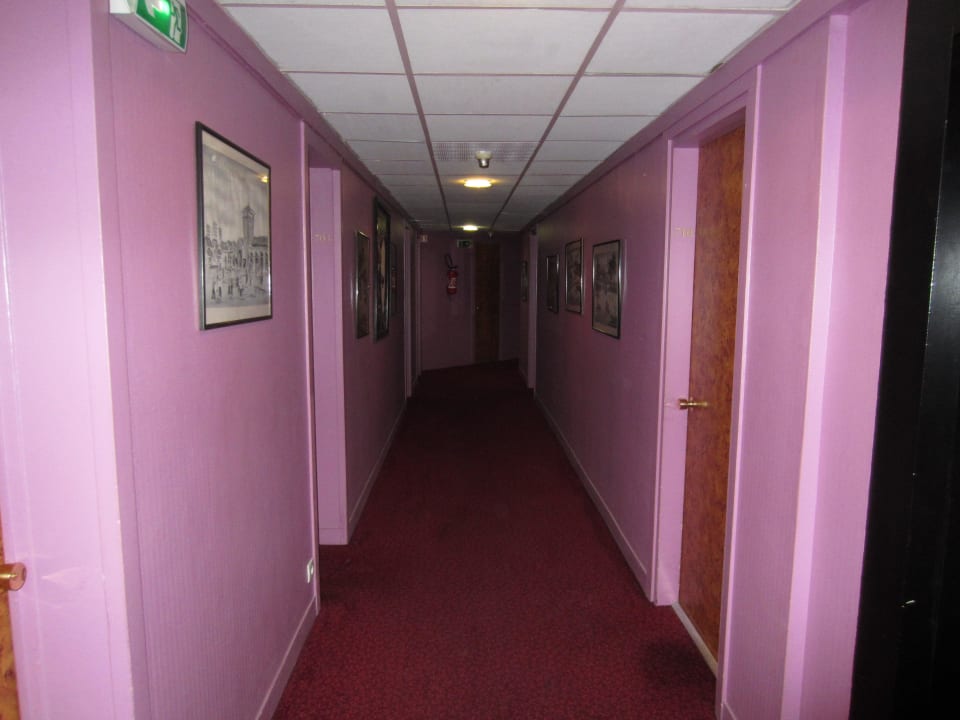 Ein Gang des Hotels Mercure Paris Alesia