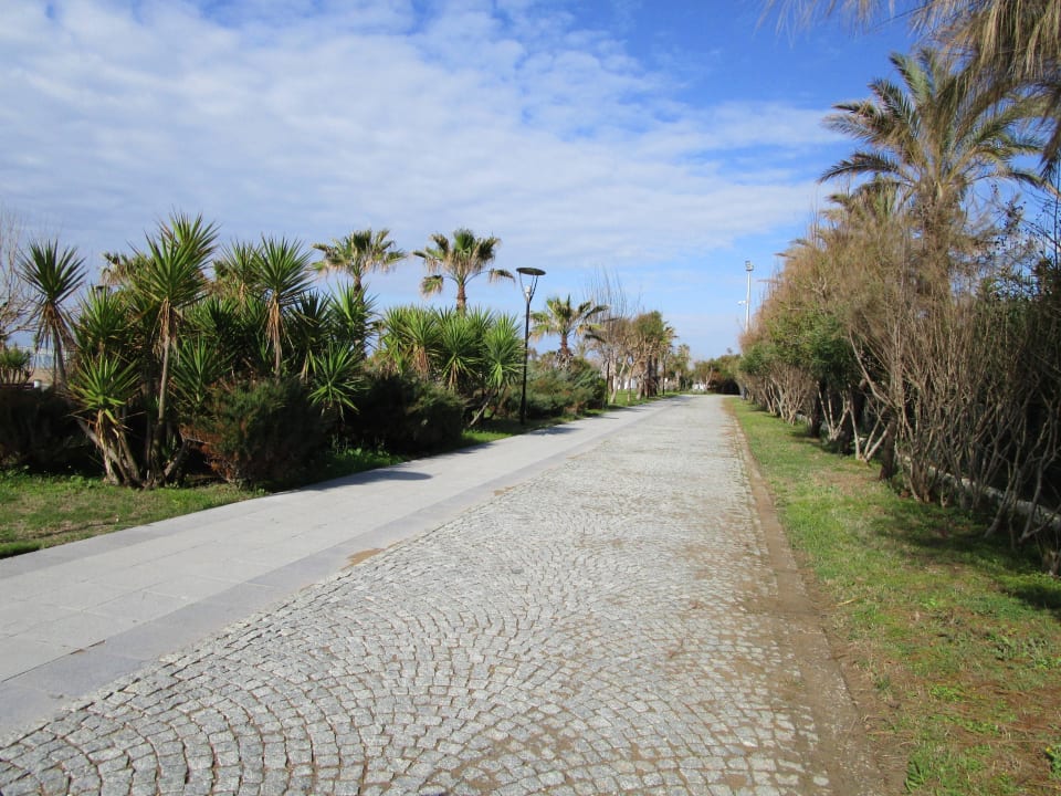 Die schöne Promenade Aydinbey Kings Palace & Spa