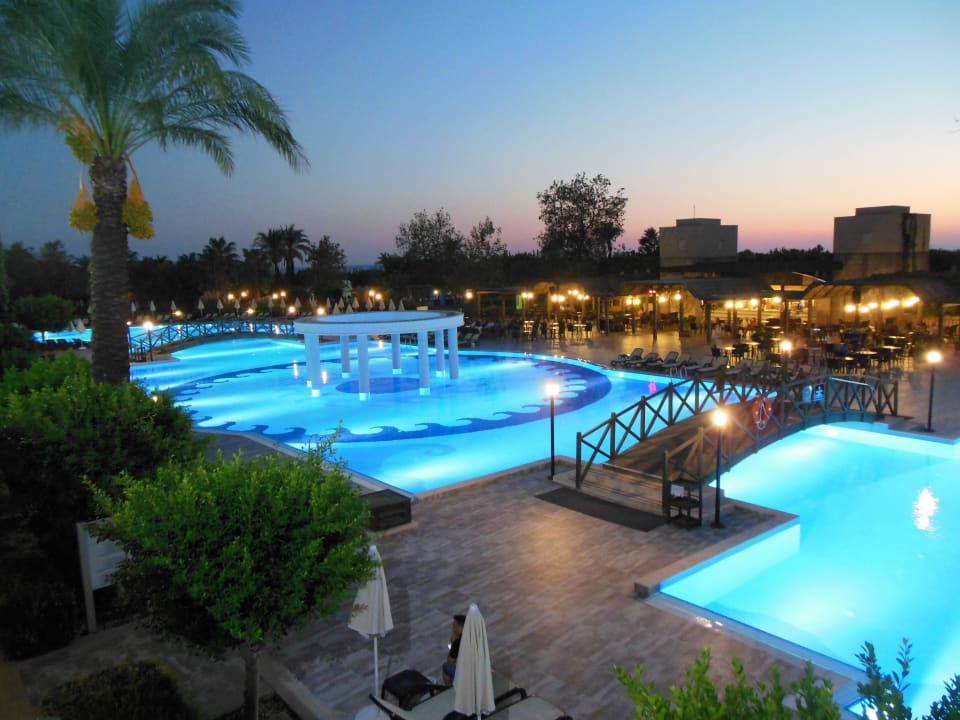 Pool vom A-LA-Carte Restaurant aus Trendy Aspendos Beach Hotel