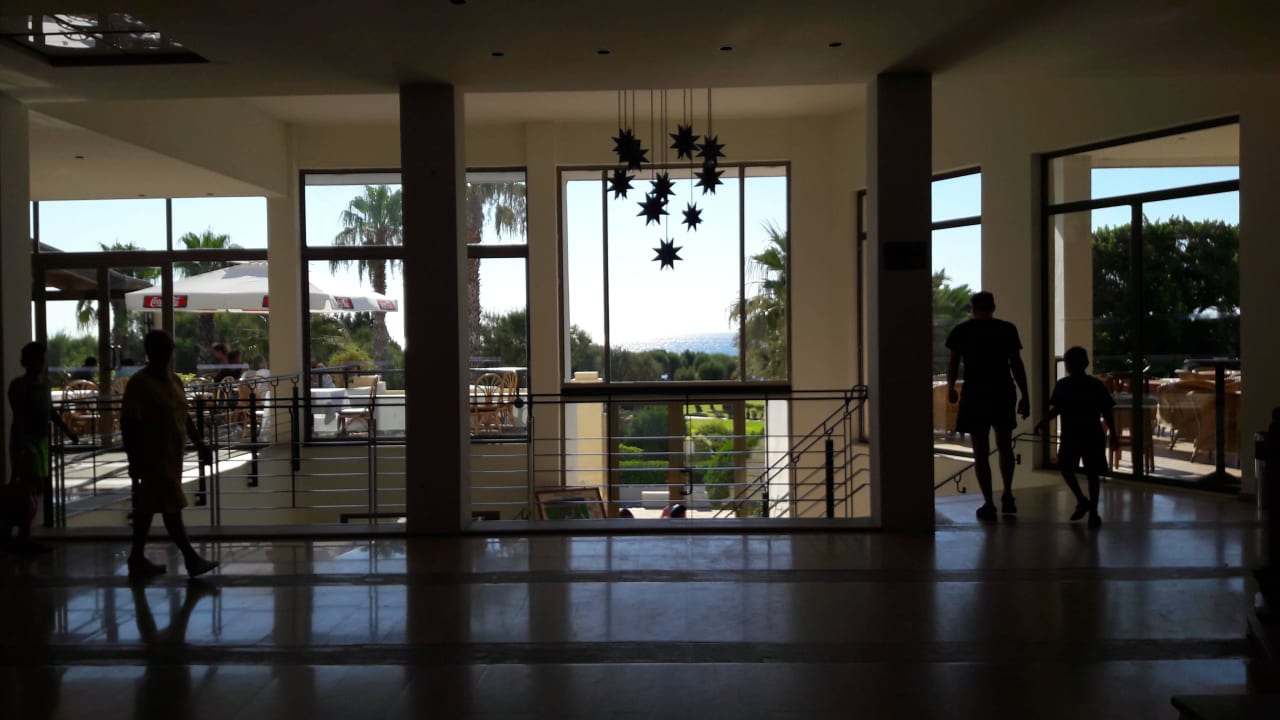 Eingangshalle Richtung Park Grecotel LUXME Dama Dama
